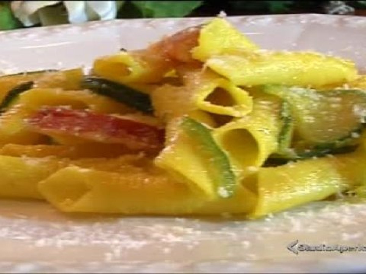 Garganelli con zucchine e zafferano