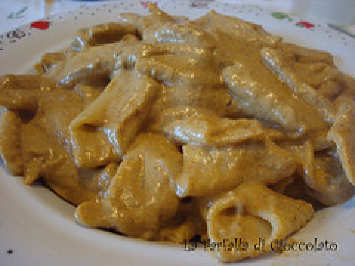 Garganelli fatti a mano con crema di peperoni