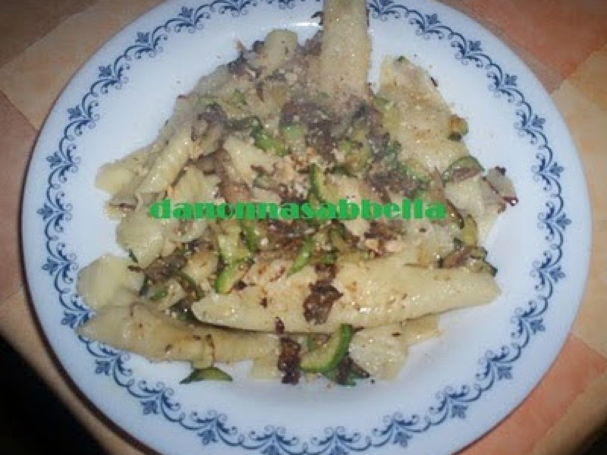 GARGANELLI FATTI IN CASA CON FUNGHI CHAMPIGNON, ZUCCHINE E PINOLI - foto 3