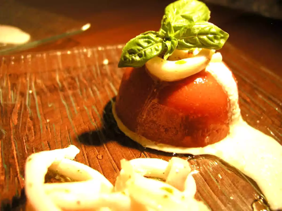 Gelatina di gazpacho con salsa di burrata e calamari al limone - foto 2