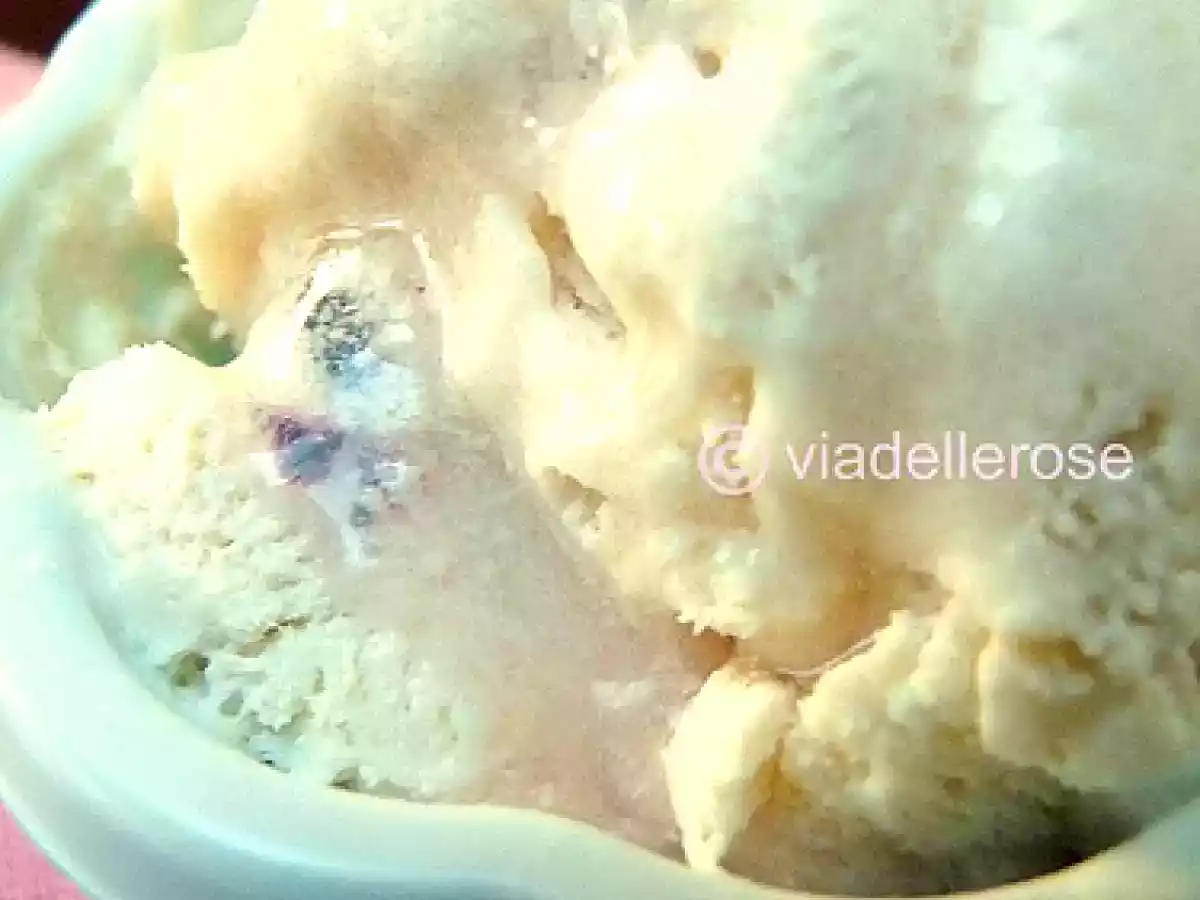 Gelato al mascarpone all'acqua di rose con ciliegie - foto 3