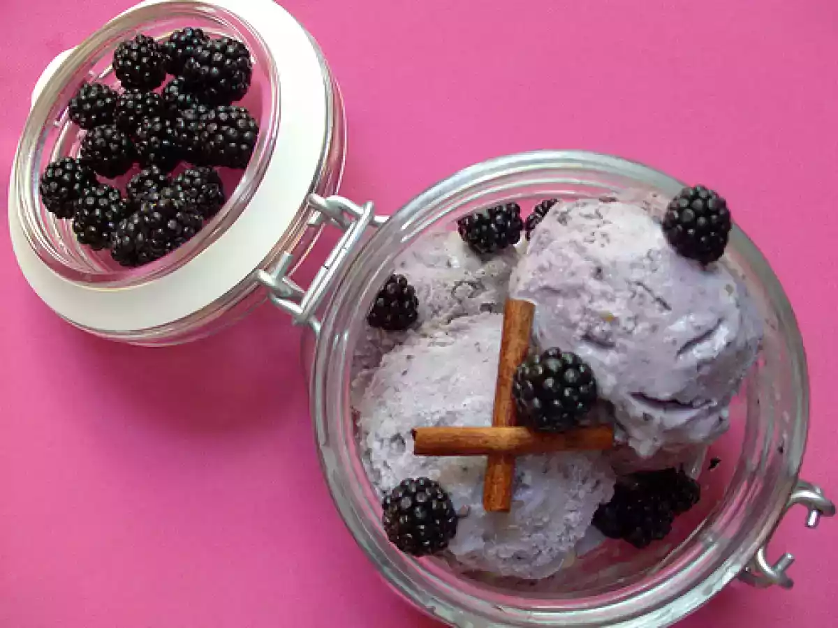 Gelato alle more e cannella
