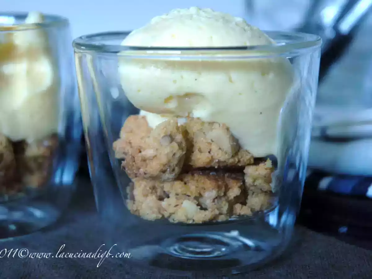 Gelato croccante con crema chantilly e sbrisolona di Mais Marano.