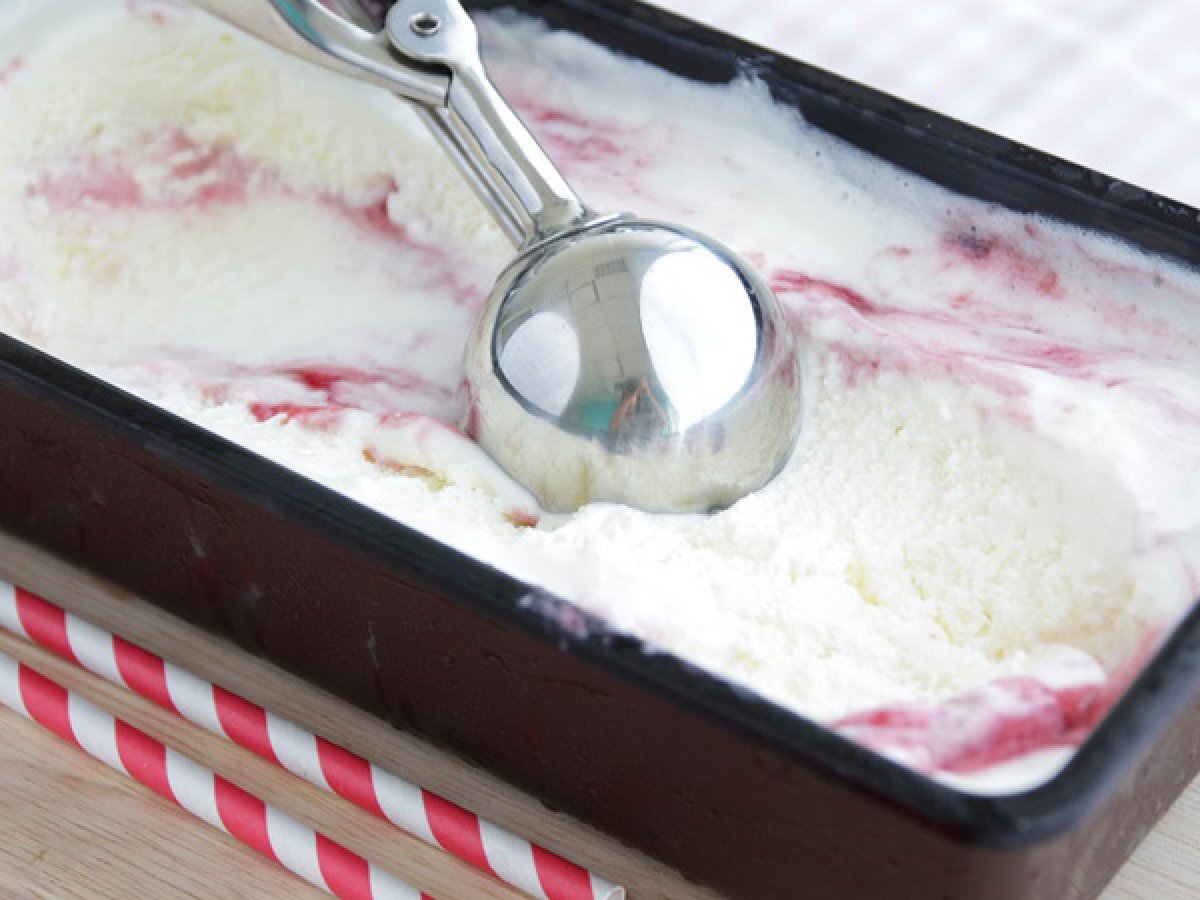 Gelato fatto in casa - Yogurt e lamponi