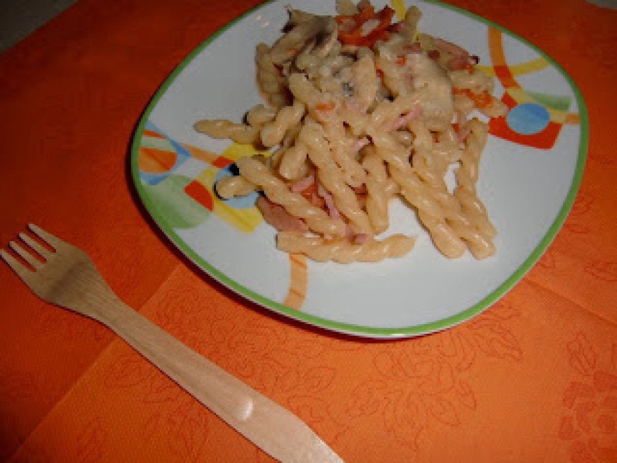 GEMELLI SPECK, FUNGHI E POMODORINI