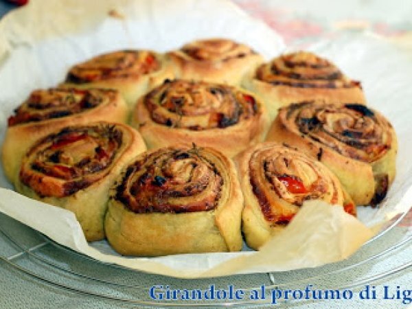 Girandole di focaccia farcita