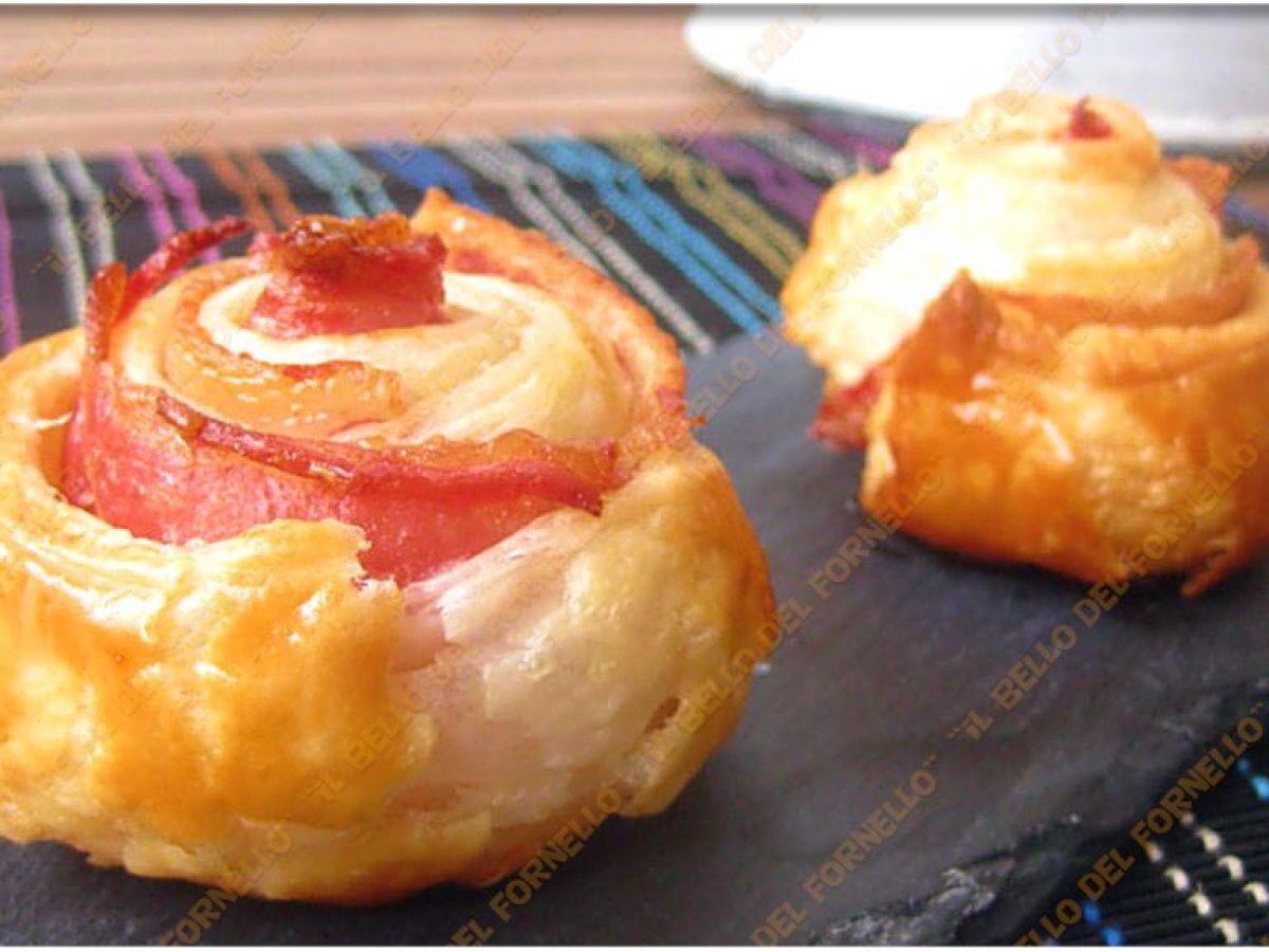 Girelle di pasta sfoglia e speck
