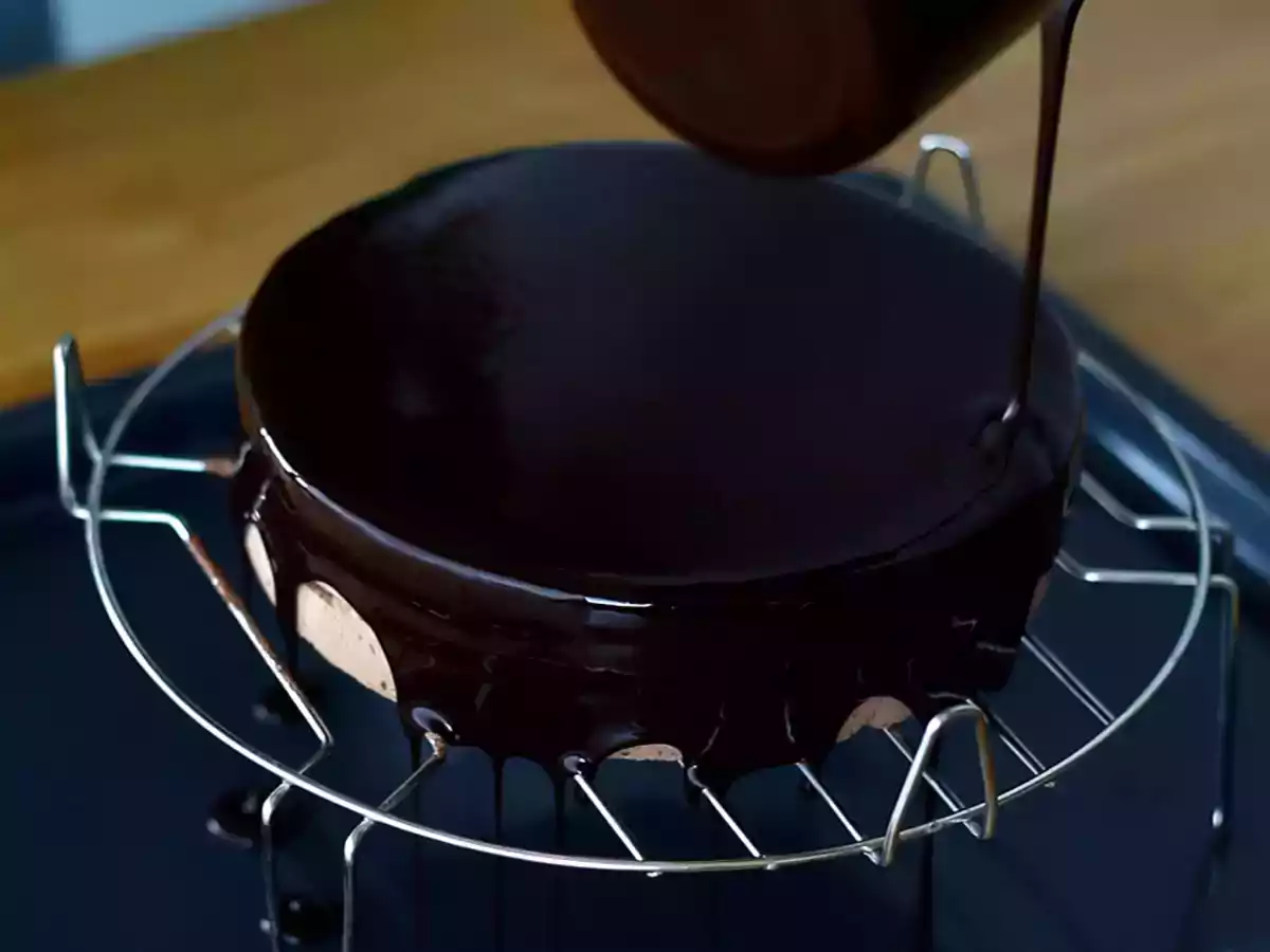 Glassa a specchio al cioccolato: la ricetta spiegata passo a passo! - foto 3