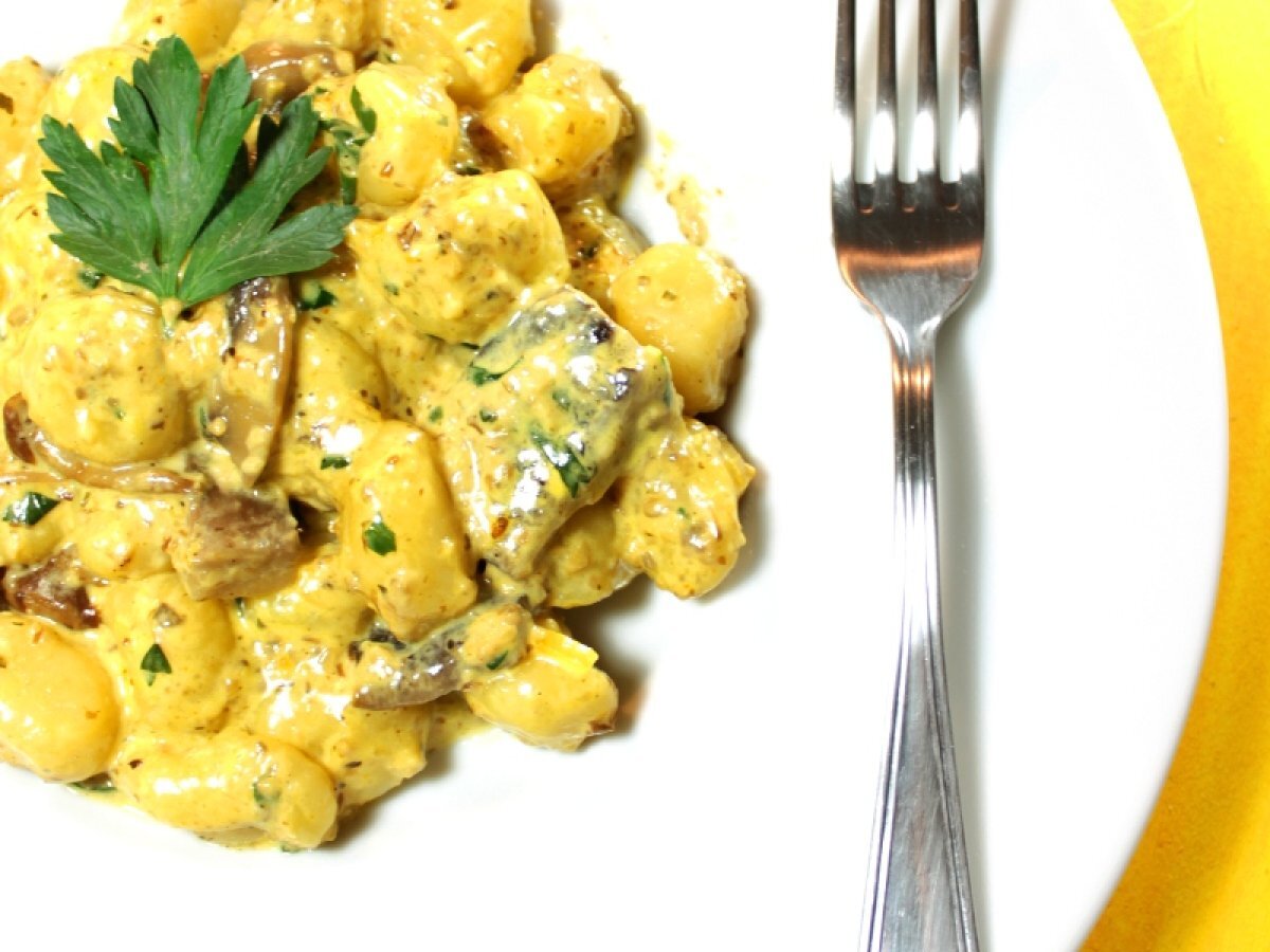 Gnocchetti allo zafferano con funghi porcini