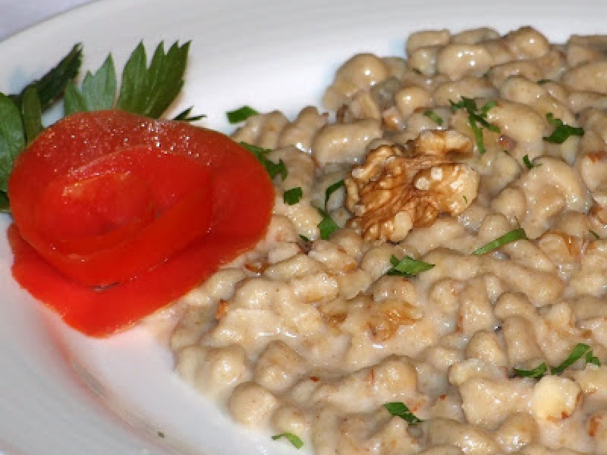 Gnocchetti di pane di segale con salsa alle noci