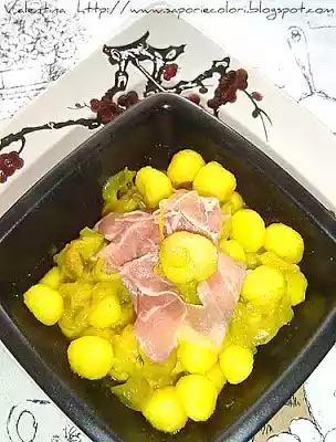 Gnocchetti di patate allo zafferano con zucchine saltate e pancetta