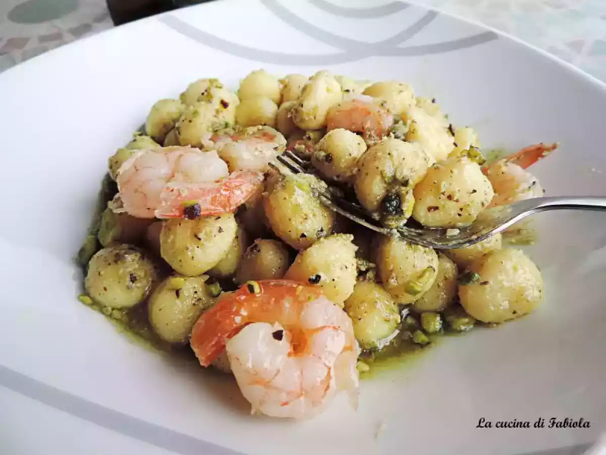 Gnocchetti di patate e mazzancolle con pesto di pistacchio di Bronte