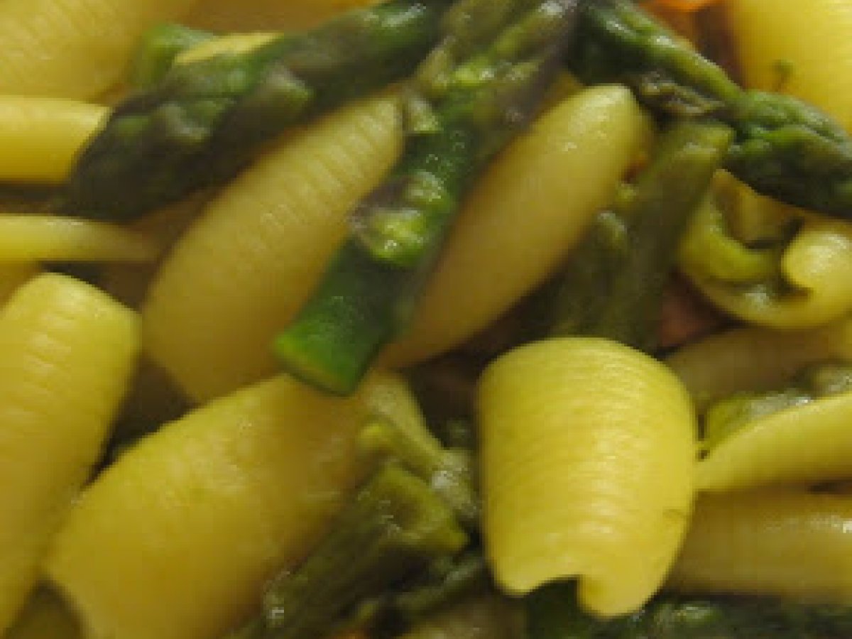 GNOCCHETTI SARDI CON ASPARAGI E ZAFFERANO