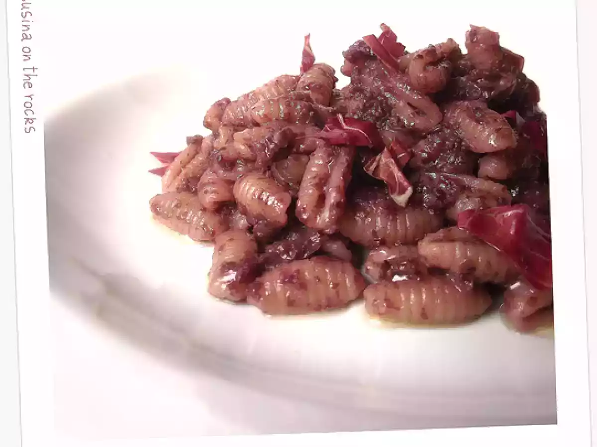 Gnocchetti sardi con crema al radicchio, noci e vino rosso