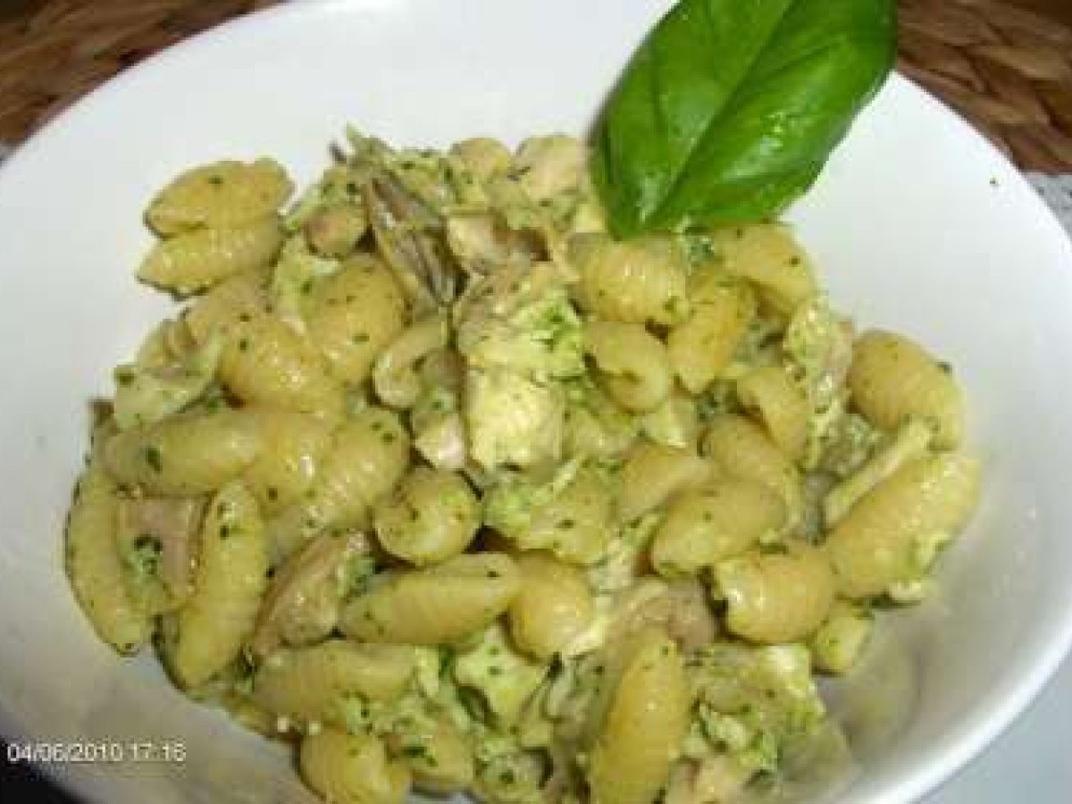 Gnocchetti sardi con pollo arrosto e pesto