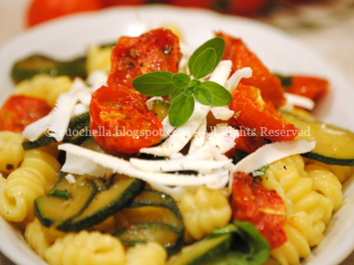 Gnocchetti sardi con zucchine e pomodorini confit