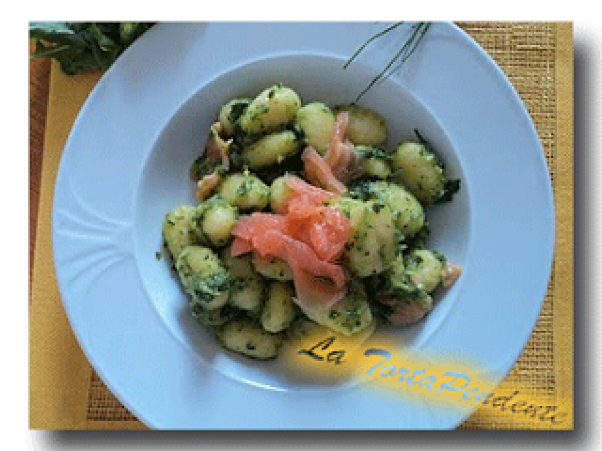 Gnocchi al salmone e pesto di zucchine e rucola - foto 2