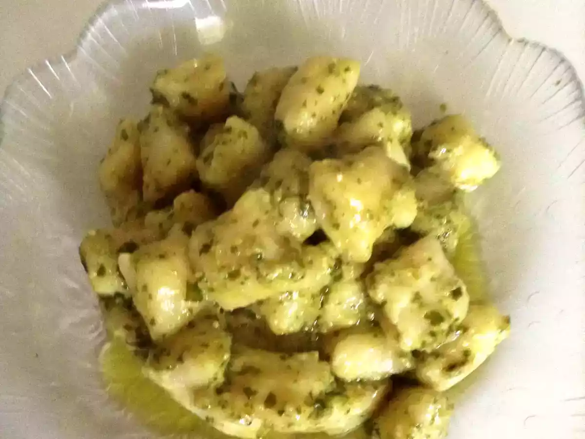 Gnocchi alla Crescenza con pesto di nocciole