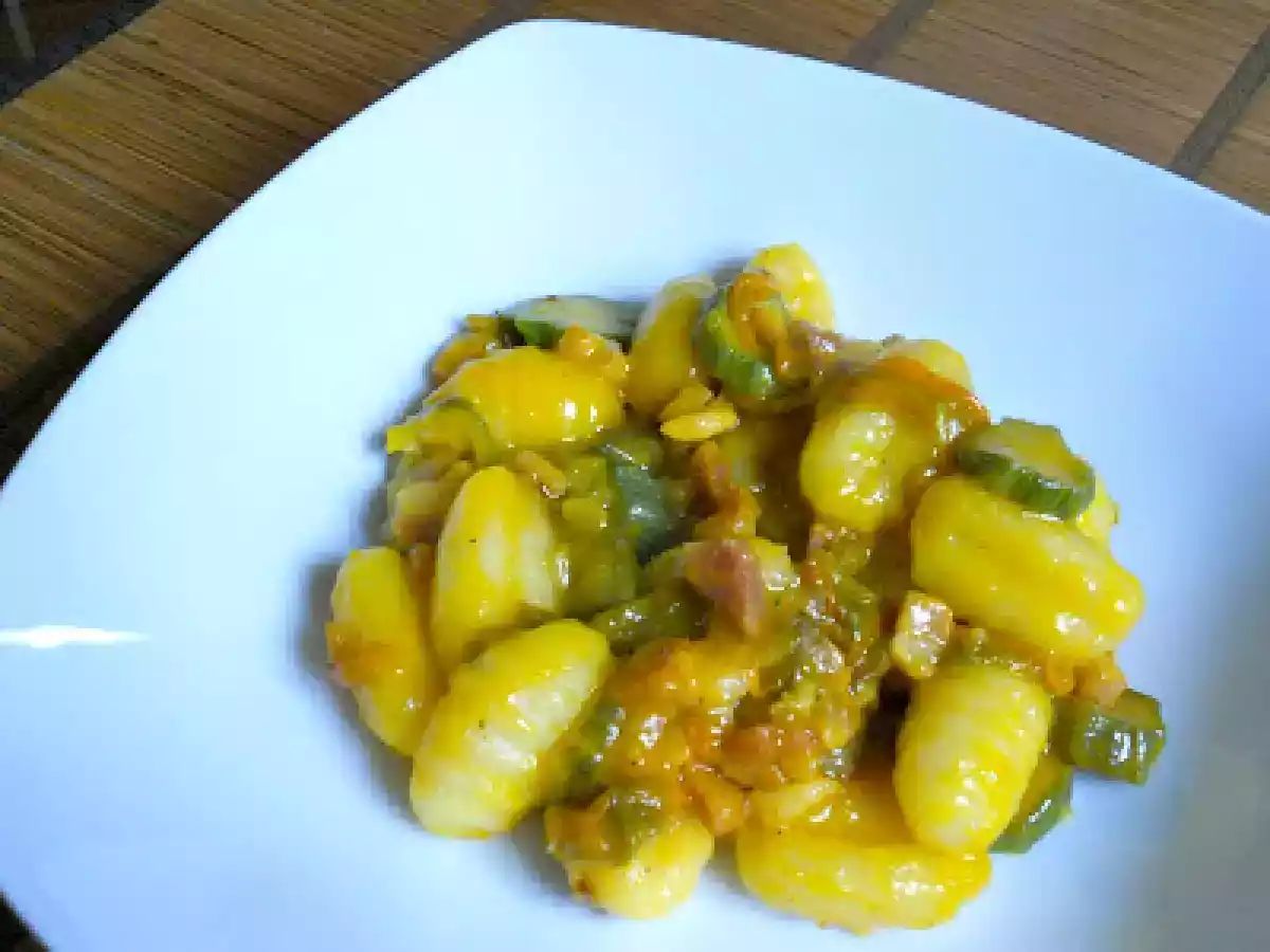 Gnocchi alla zia Bene con salsa allo zafferano