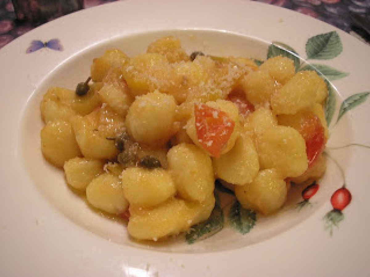 GNOCCHI CON CAPPERI E POMODORINI