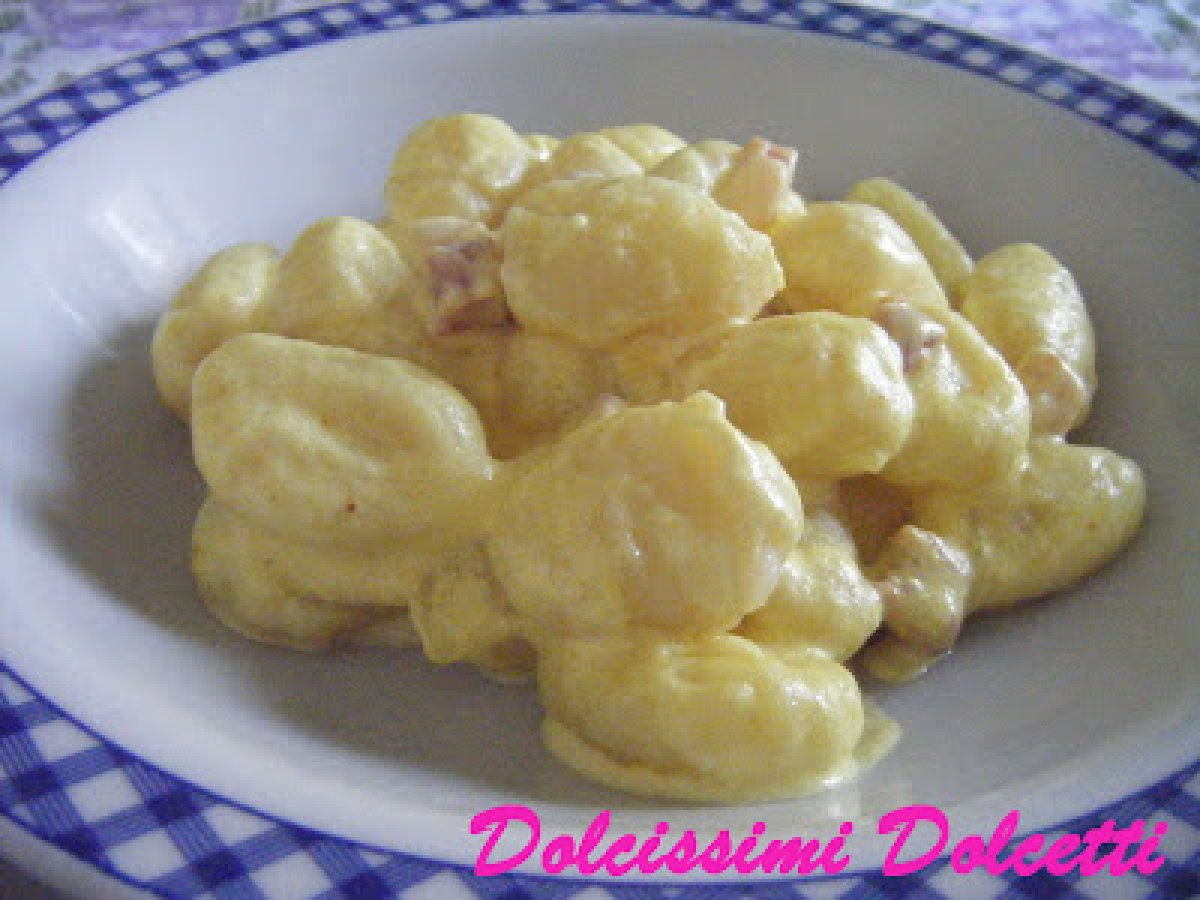 Gnocchi con pancetta e zafferano