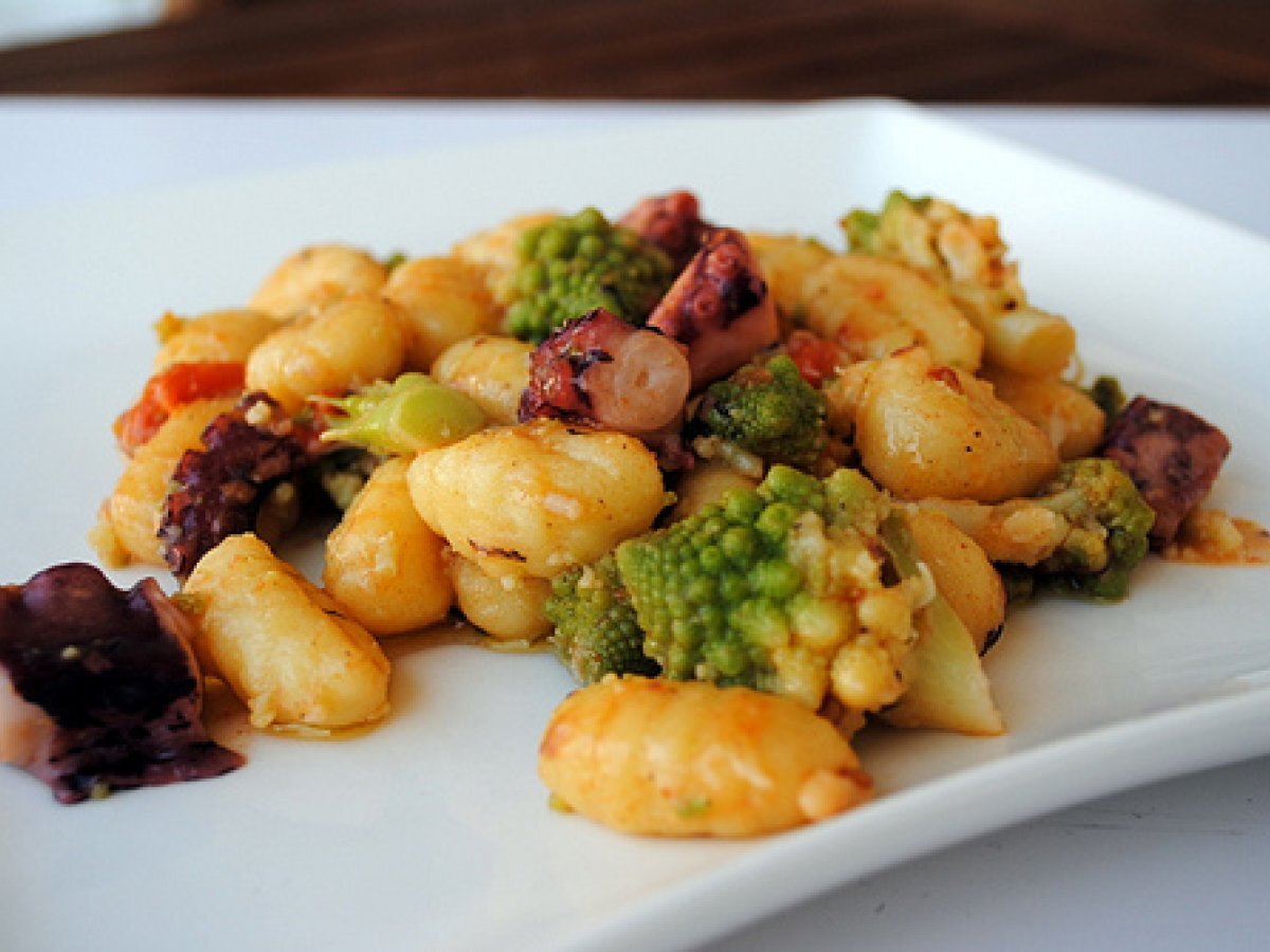 Gnocchi con polpo e broccoli