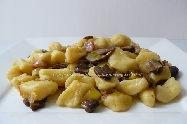 Gnocchi Con Porri Funghi E Pancetta Ricetta Petitchef