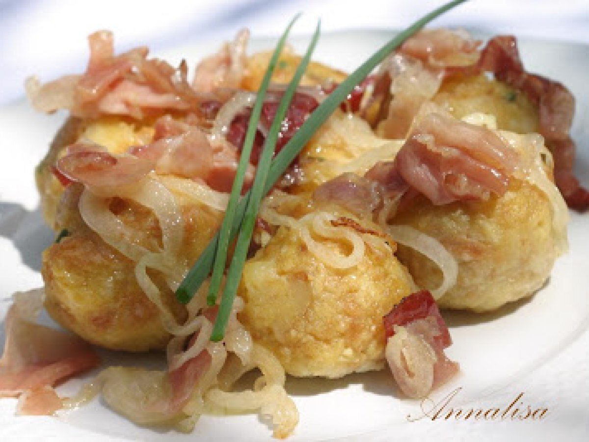 GNOCCHI DI PANE CON SPECK E FORMAGGIO