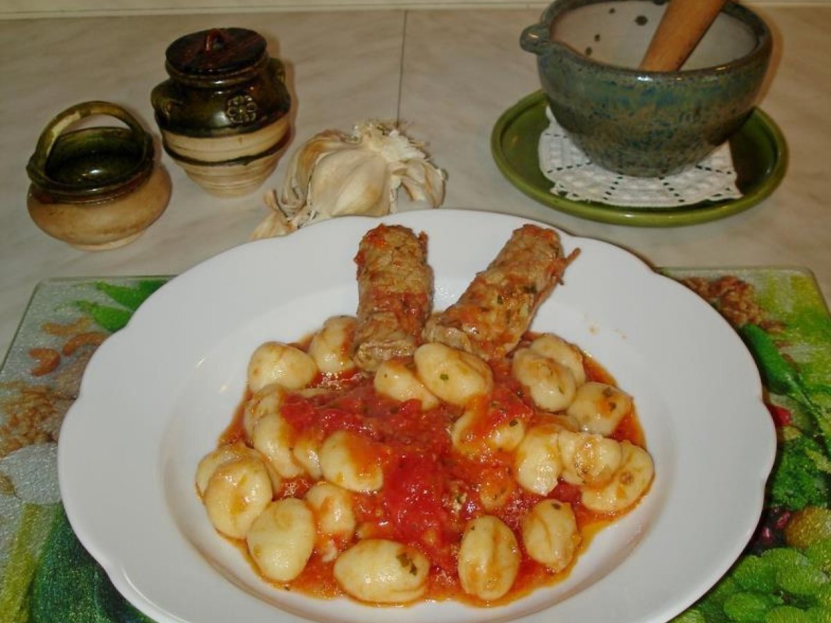 Gnocchi di patate al sugo di involtini