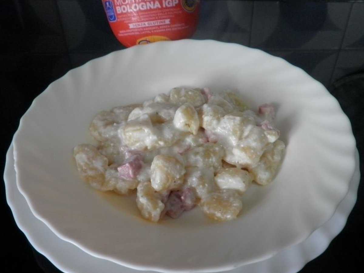 Gnocchi di patate con ricotta e La Blu di Felsineo Mortadella Bologna IGP