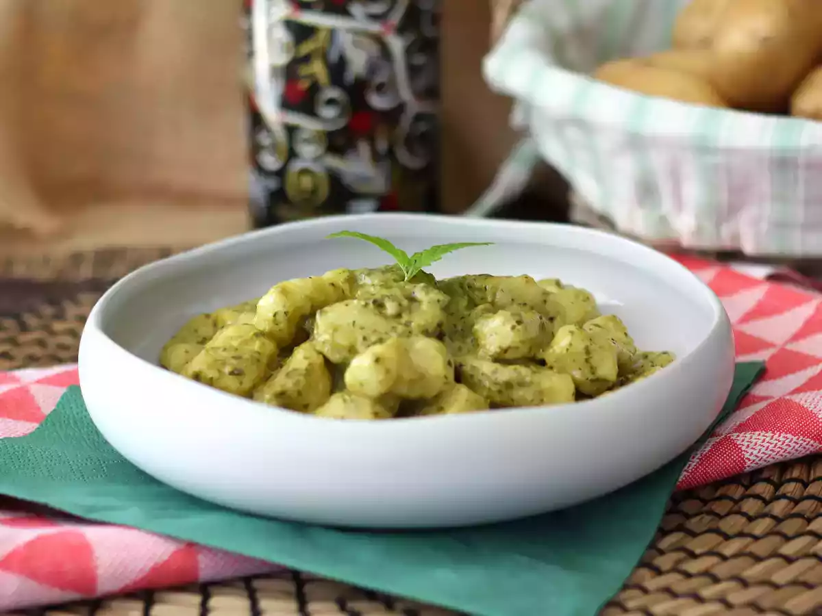 Gnocchi di patate fatti in casa al pesto
