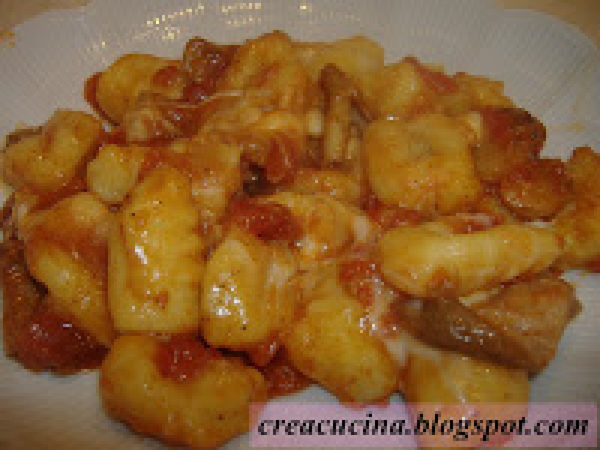 GNOCCHI DI POLENTA FILANTI CON SUGO AI FUNGHI