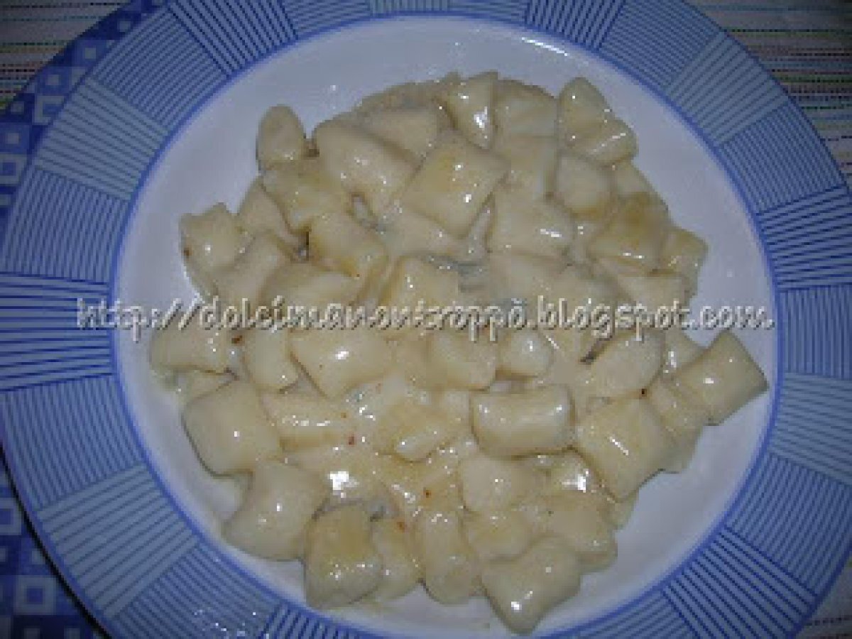 GNOCCHI DI RICOTTA ALLA CREMA DI GORGONZOLA - foto 2