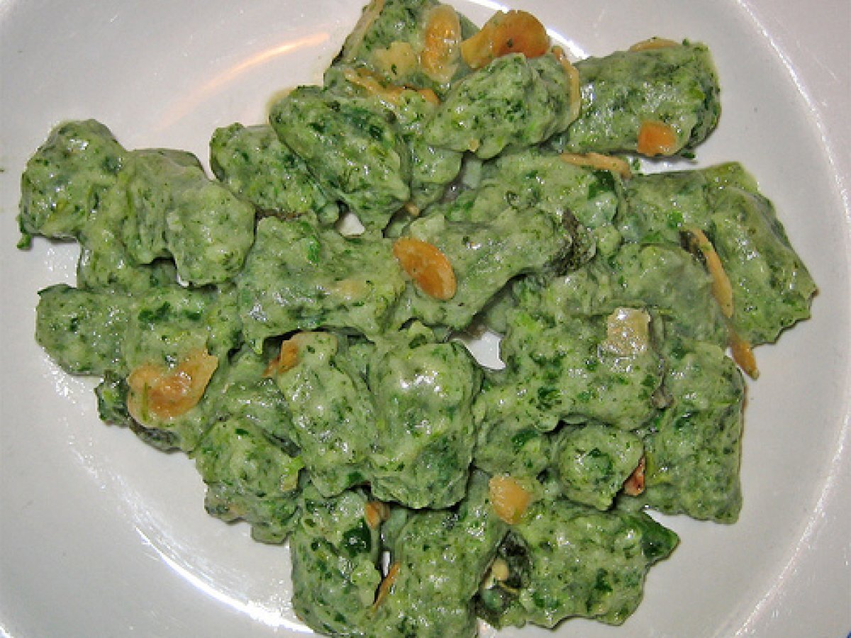 Gnocchi di ricotta e spinaci alle mandorle