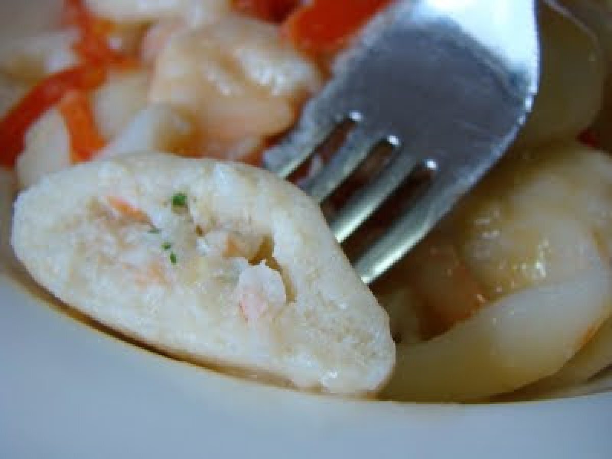 GNOCCHI DI RICOTTA RIPIENI DI GAMBERETTI E CERNIA, CON SUGO DI PEPERNONI E CALAMARETTI - foto 2