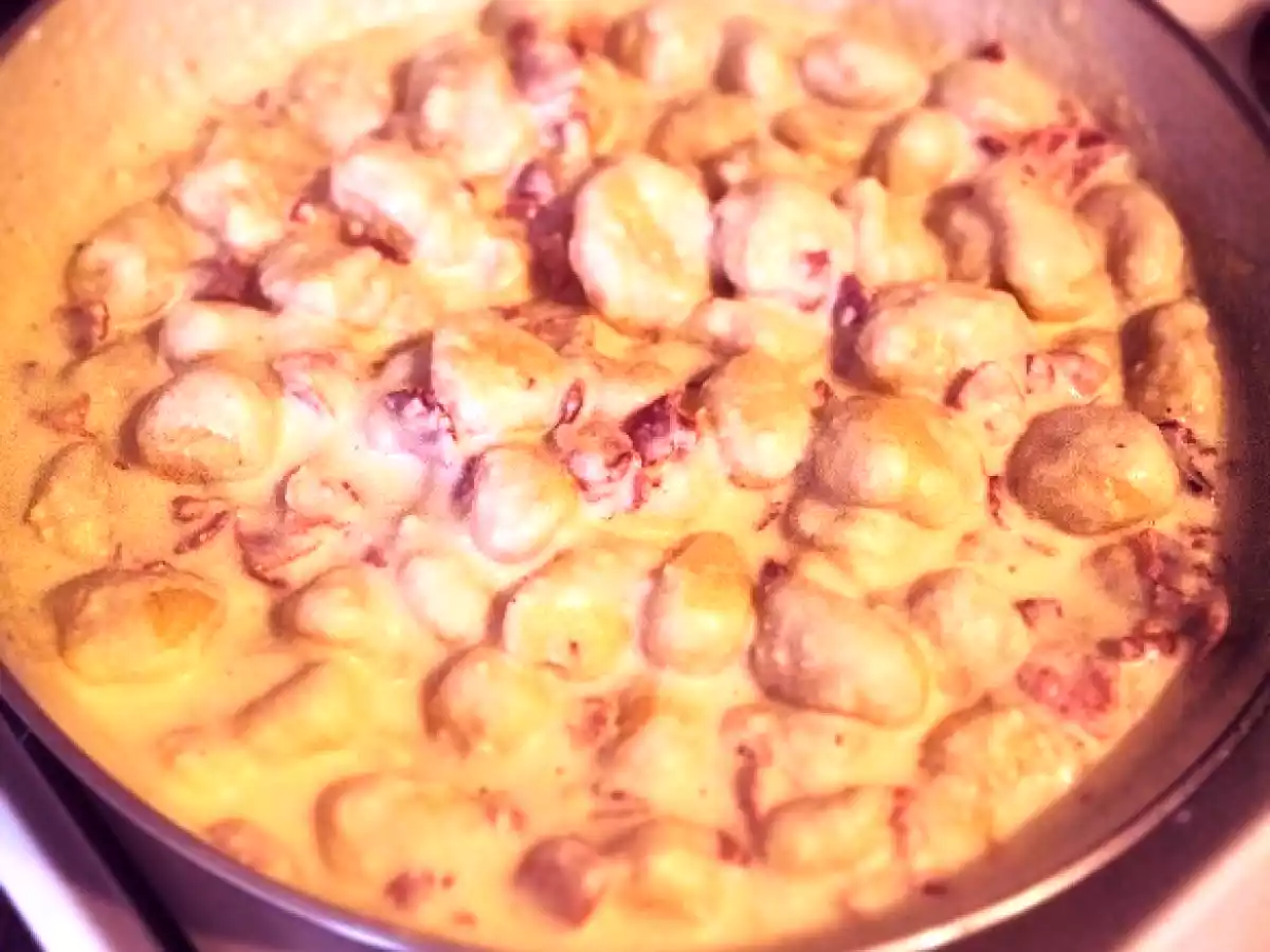 Gnocchi di semolino con crema al Gouda e bacon