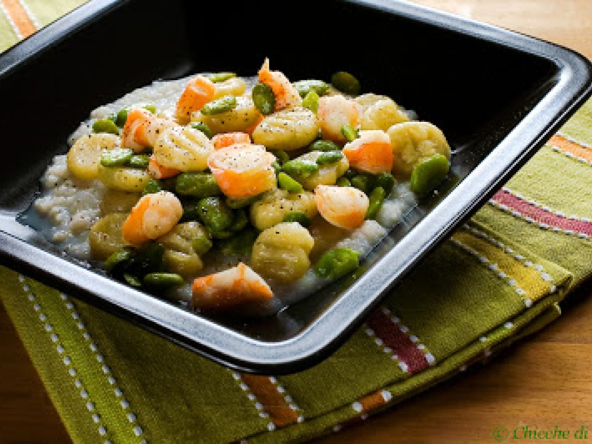 Gnocchi di topinambur con fave e mazzancolle