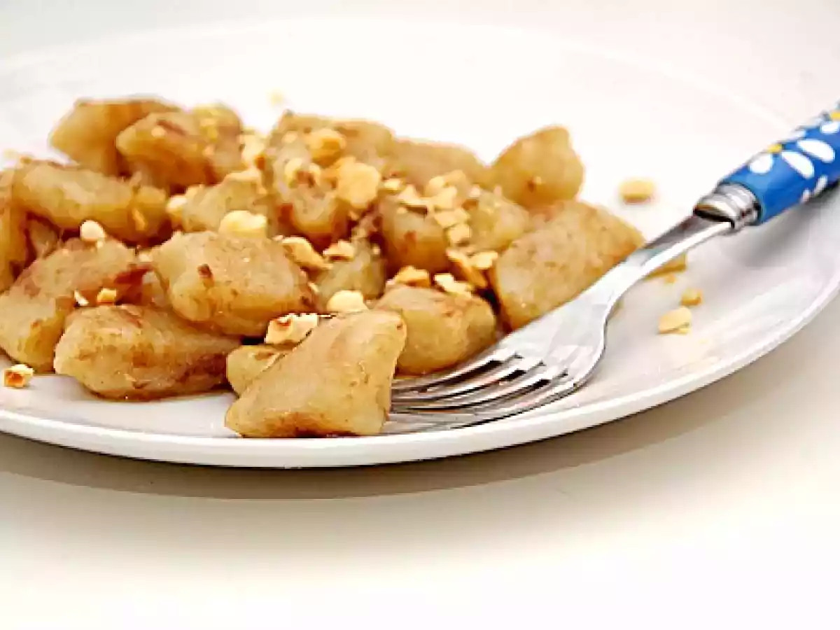 Gnocchi di Topinambur in salsa leggera di bagna caoda e nocciole