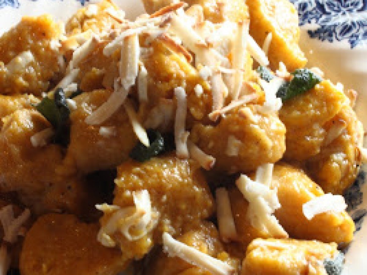 Gnocchi di zucca e farro con ricotta affumicata