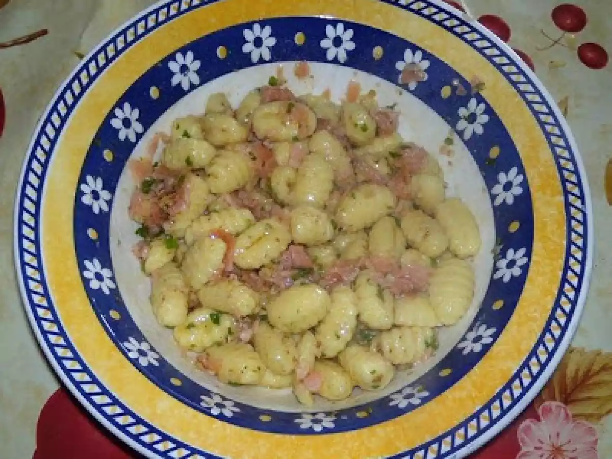 Gnocchi noci e salmone