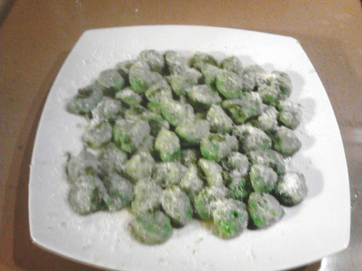 Gnudi di strigoli al burro e salvia