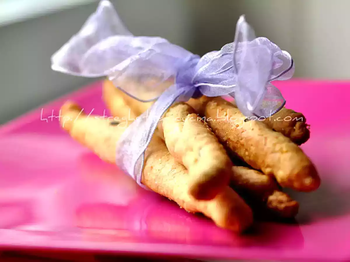 Golosi grissini al parmigiano e rosmarino