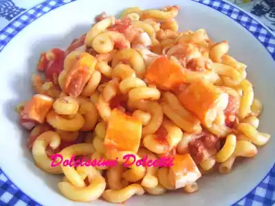 Gramigna con surimi e tonno