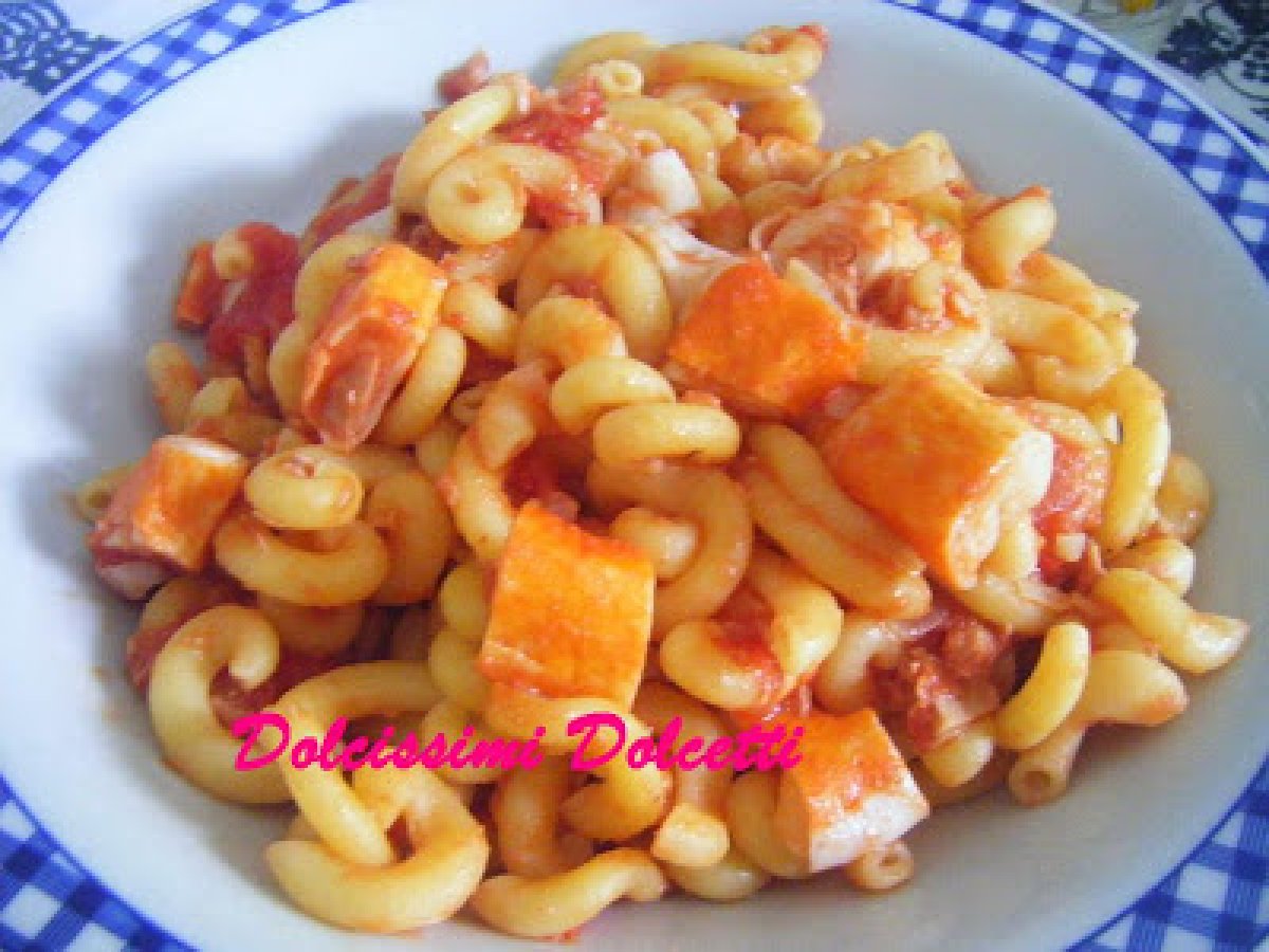 Gramigna con surimi e tonno