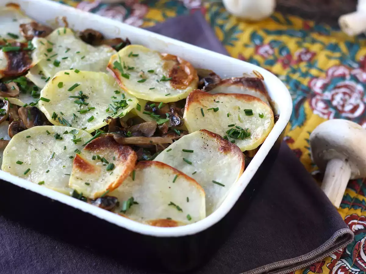 Gratin di patate e funghi: la ricetta facile perfetta come contorno o piatto unico - foto 3