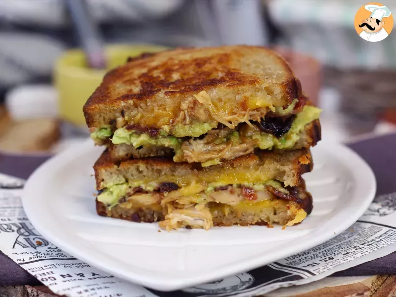 Grilled Cheese sandwich: la versione rivisitata con pollo, cheddar, avocado e bacon - foto 2