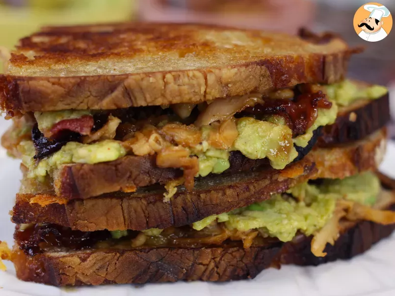 Grilled Cheese sandwich: la versione rivisitata con pollo, cheddar, avocado e bacon - foto 3