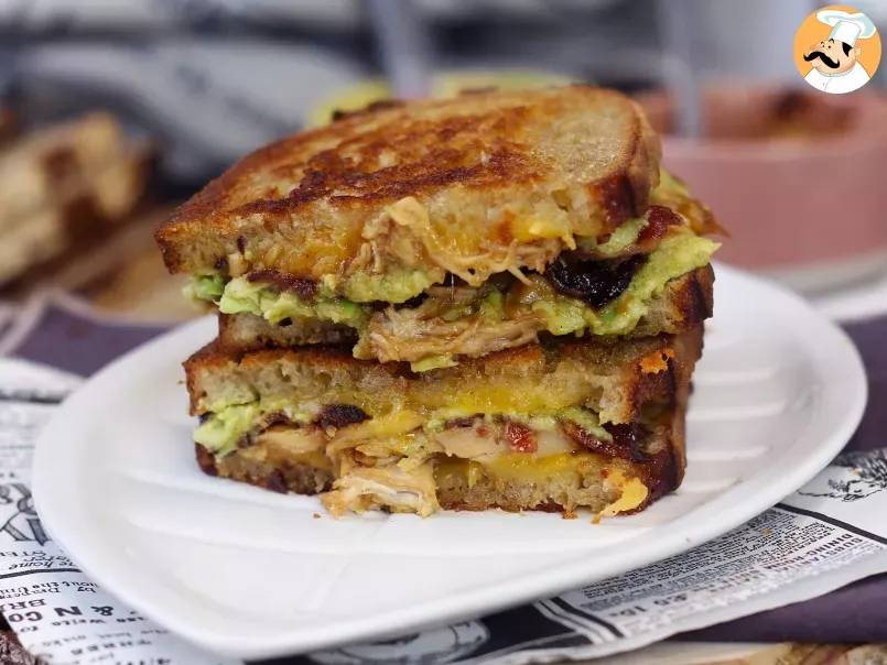 Grilled Cheese sandwich: la versione rivisitata con pollo, cheddar, avocado e bacon - foto 5