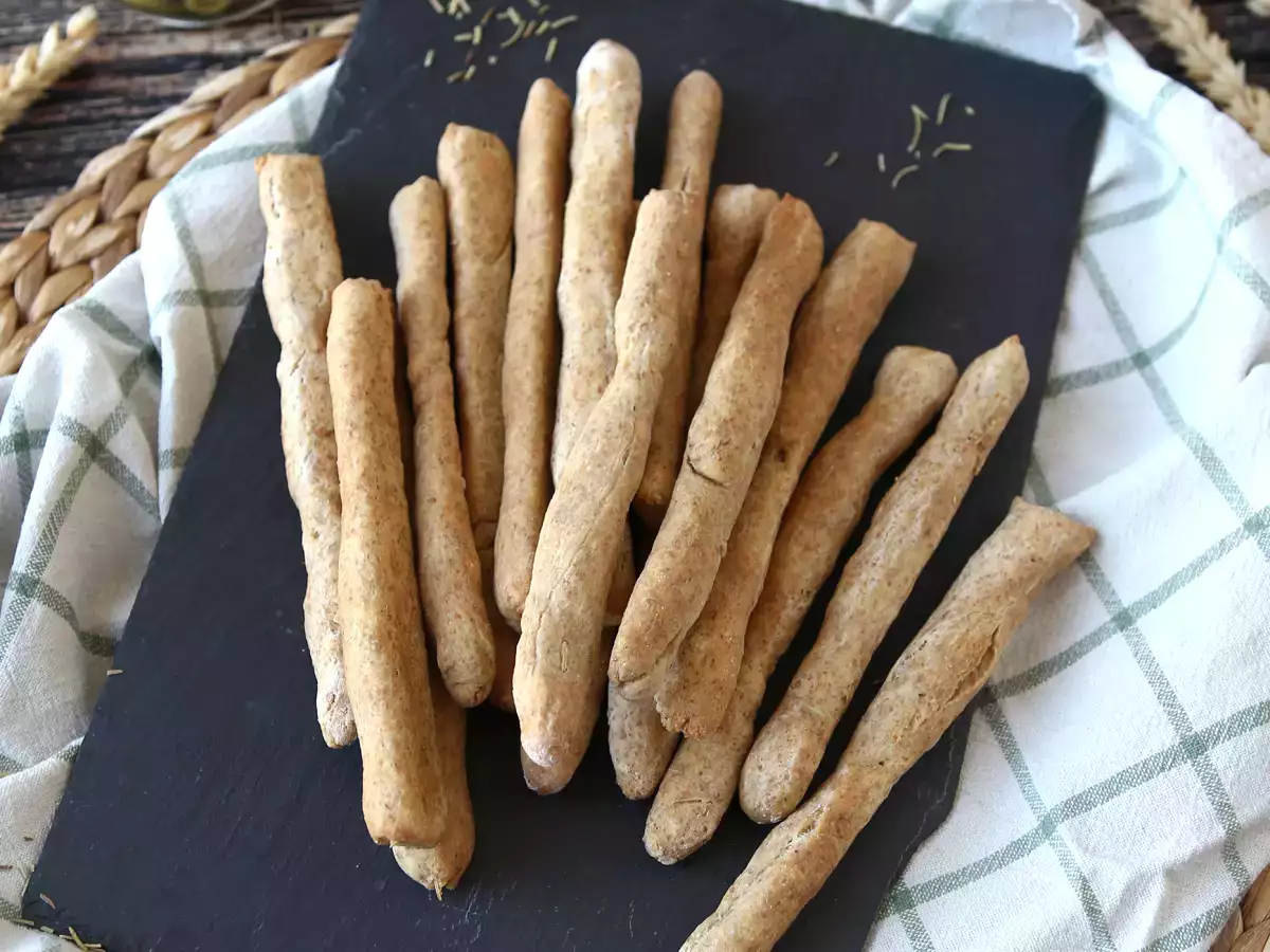 Grissini al rosmarino fatti in casa: croccanti e facili da preparare - foto 4