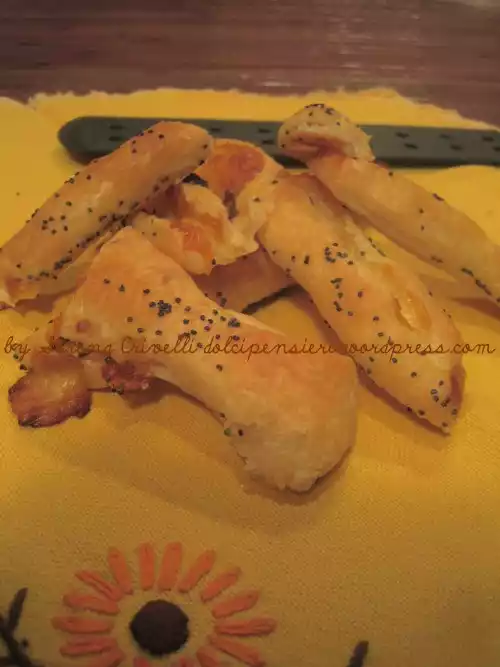Grissini di sfoglia con scamorza